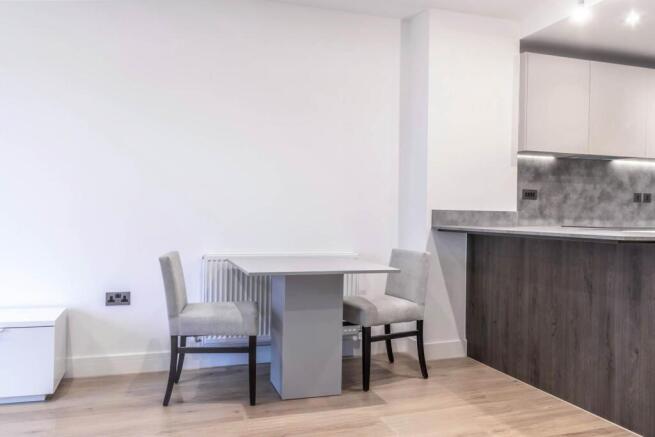 Lounge/Dining Area