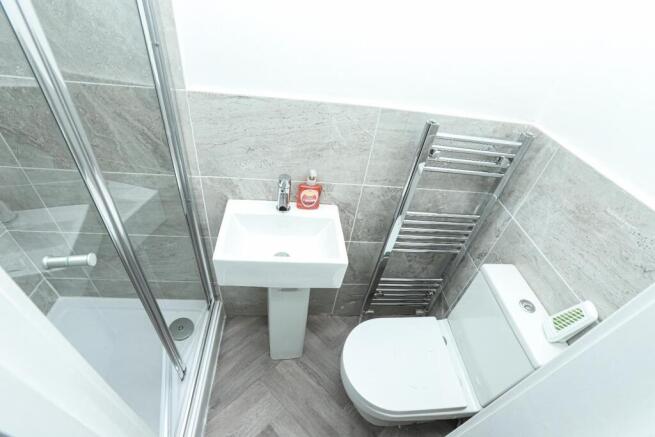 5 bed End of Terrace to rent Image 4