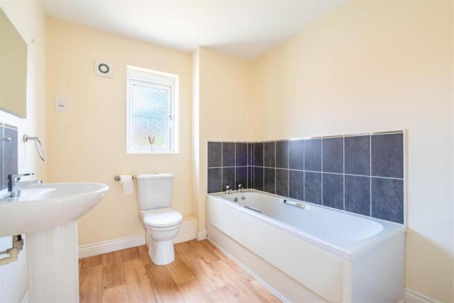 3 bed Town House to rent Image 6