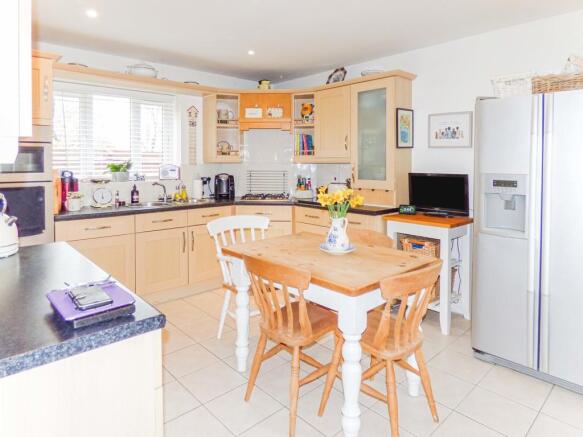 Kitchen/Breakfast...
