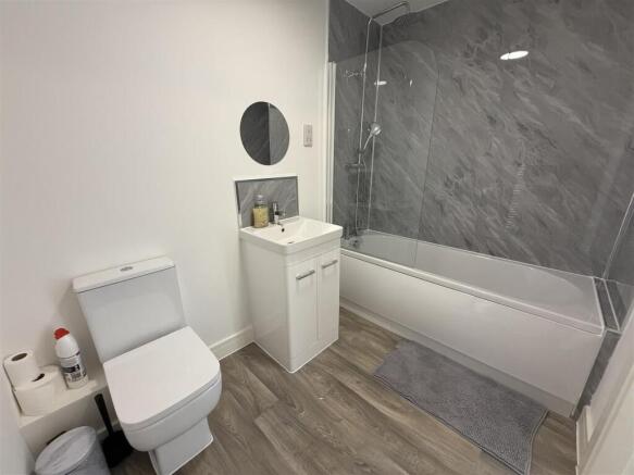 2 bed Apartment to rent Image 8