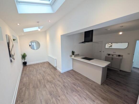 3 bed Semi-Detached for sale Image 6