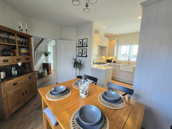 KITCHEN/DINING ROOM
