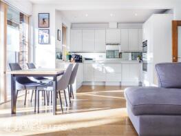 Flat 3, 32, Palmerston Road, Buckhurst Hill IG9 5LW