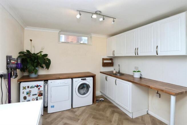 3 bed Semi-Detached for sale Image 8