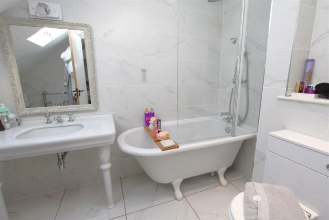 En Suite 2.JPG