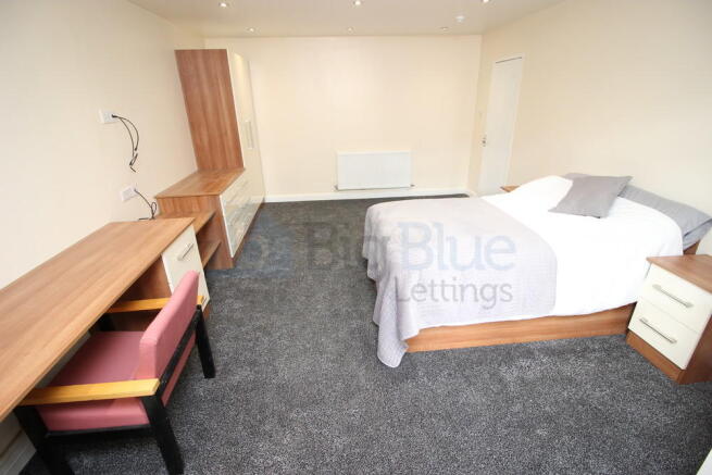 10 bed Terraced to rent Image 7