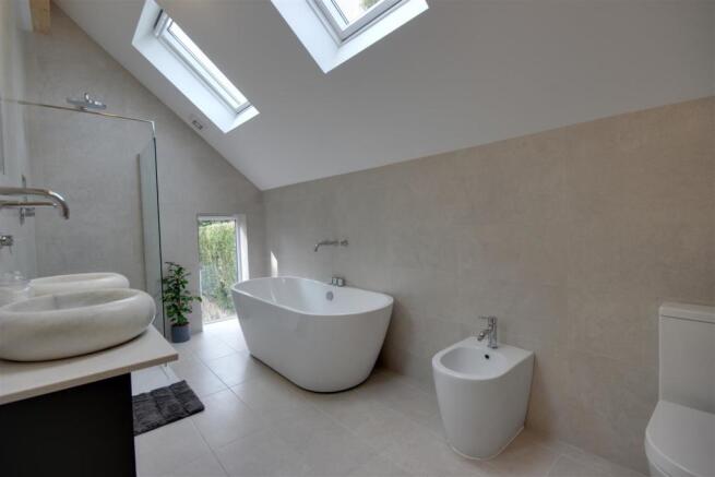 En-Suite Bathroom