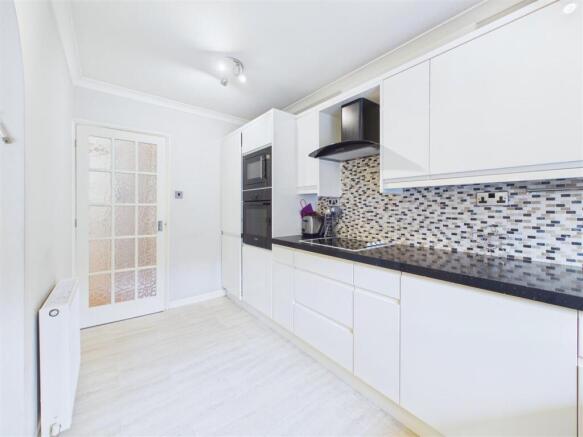 2 bed Flat for sale Image 8