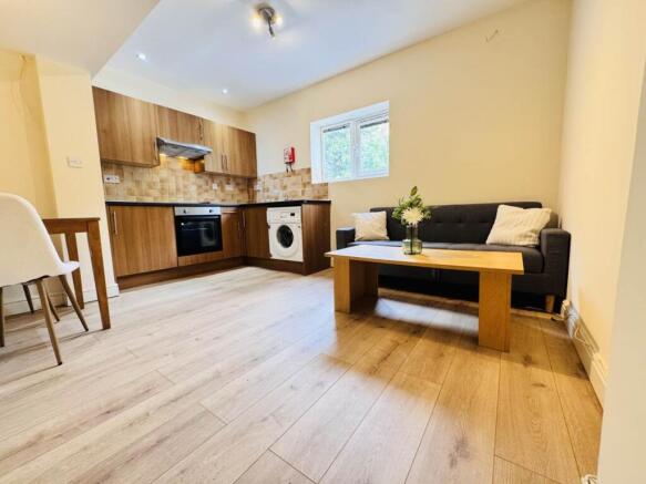 Lounge Kitchen (4)