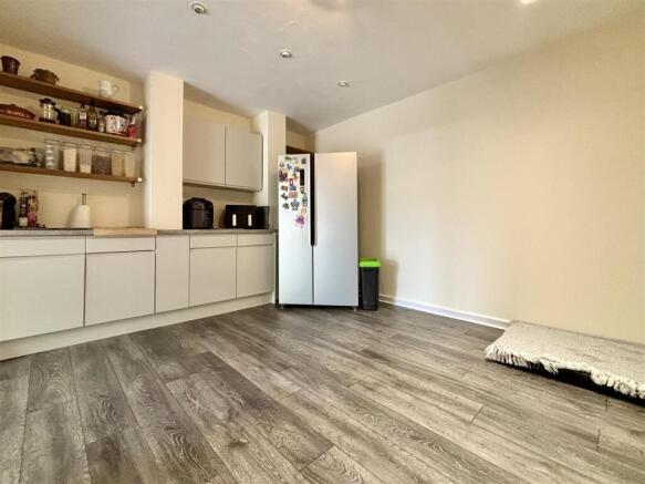 3 bed Terraced for sale Image 10