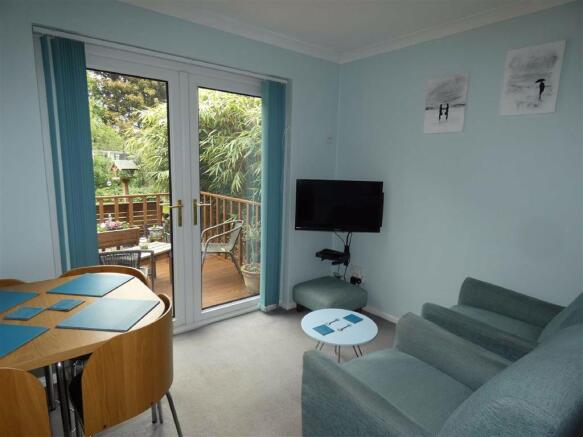 DINING/GARDEN ROOM