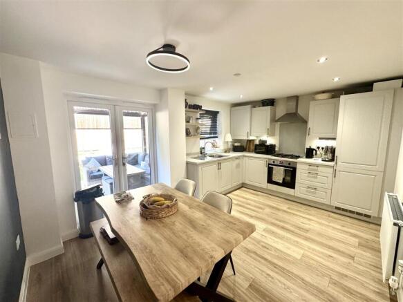 OPEN PLAN KITCHEN/DINING ROOM
