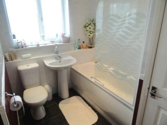 FAMILY BATHROOM