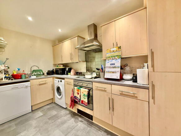 2 bed Apartment for sale Image 4