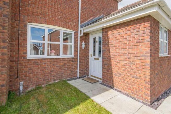 THE ACCOMMODATION COMPRISES: