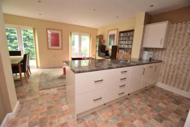 Spacious Open Plan Living Kitchen