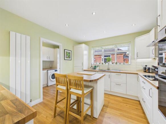 3 bed Detached Bungalow for sale Image 12