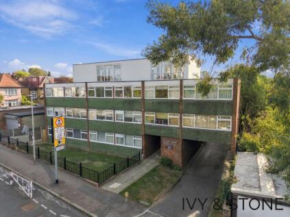 Valley Court, Woodford Green, IG8