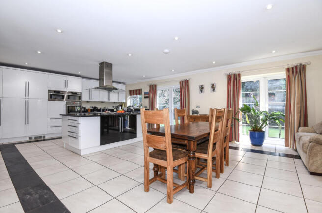 Kitchen / Dining Roo