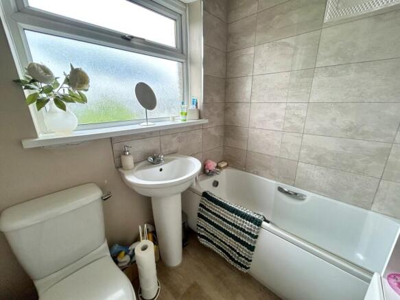 4 bed Semi-Detached for sale Image 12