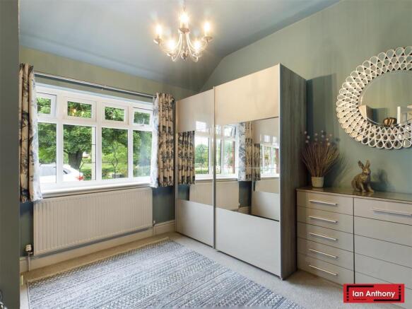 BEDROOM 2