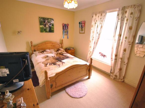 REAR DOUBLE BEDROOM 2