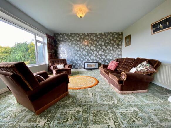 LOUNGE (2).jpg