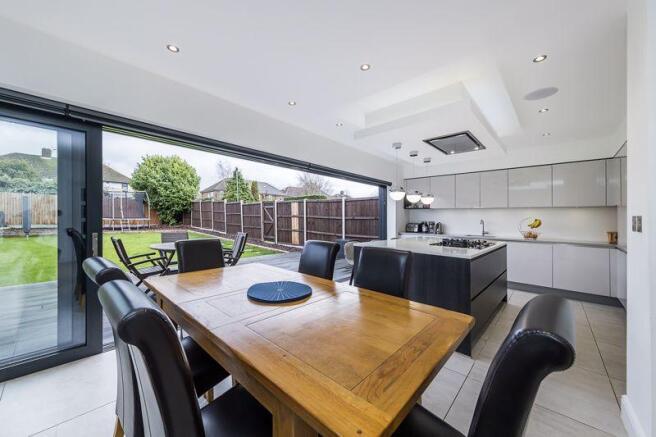 OPENPLAN DINING/KITCHEN