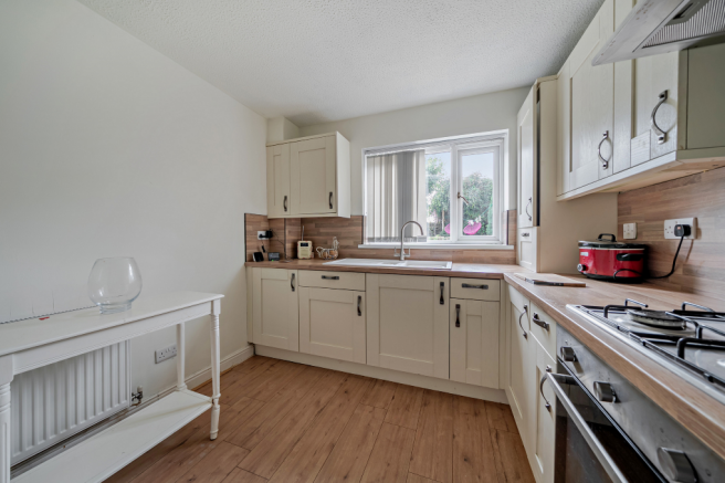 4 bed Detached for sale Image 5