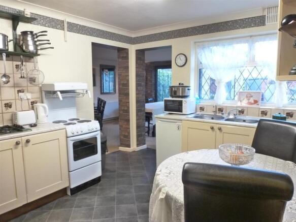 KITCHEN/BREAKFAST RO