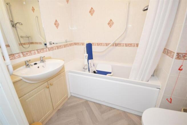 1 bed Retirement Property for sale Image 5
