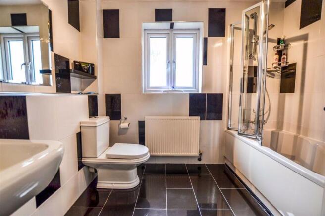 FAMILY BATHROOM