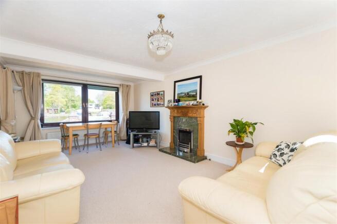 32 Rivermead Court2.jpg