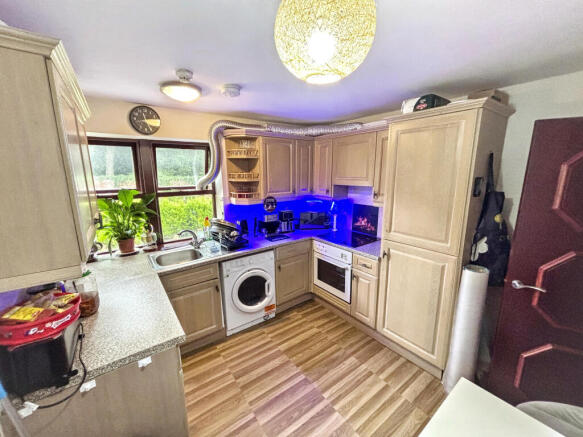 2 bed Apartment to rent Image 4
