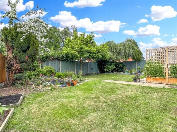 Lovely Private Garden 524