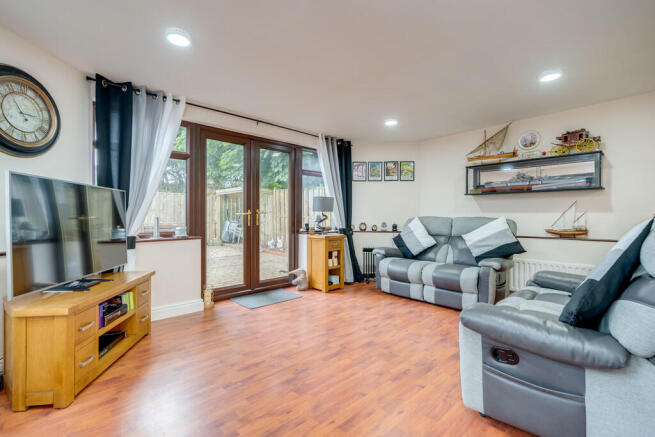 5 bed Detached for sale Image 7