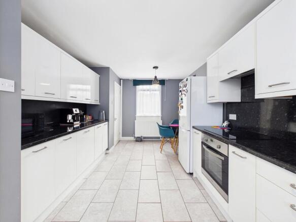 CAM05192G0-PR0241-STILL011