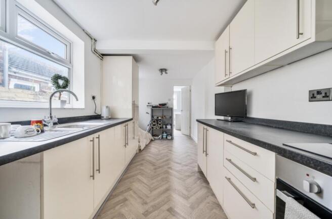 1364182-5-68e507c4b35cd