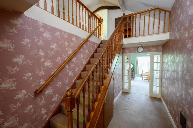 5 bed House for sale Image 7