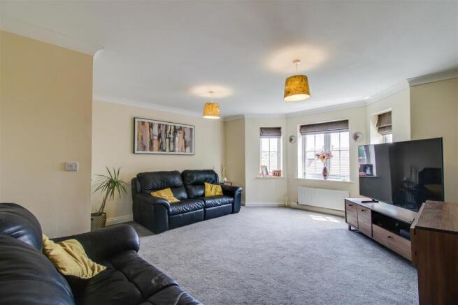 4 bed House for sale Image 5