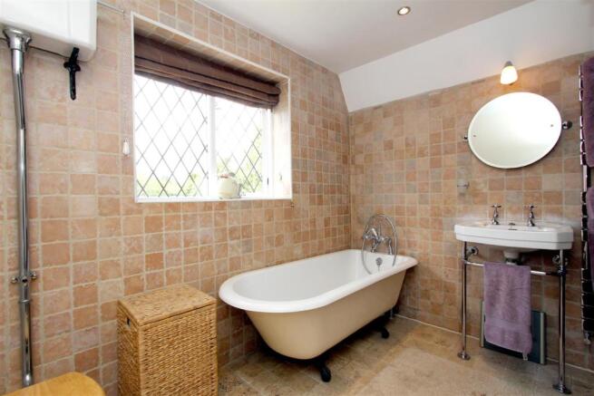 Bathroom.JPG