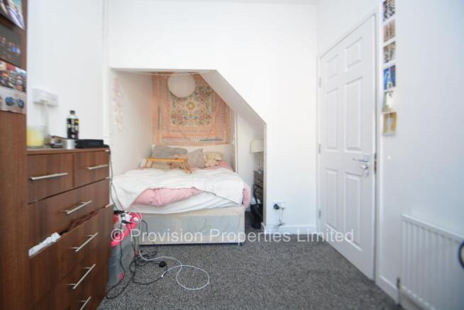 6 bed Terraced to rent Image 7