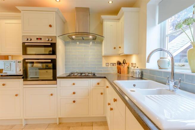 8389762-interior14.jpg