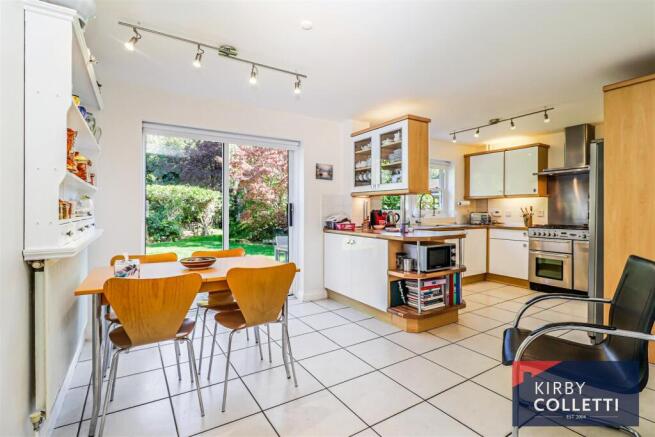 KITCHEN/BREAKFAST ROOM