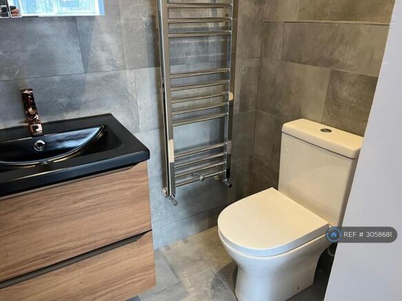 Ensuite Off Of Master Bedroom