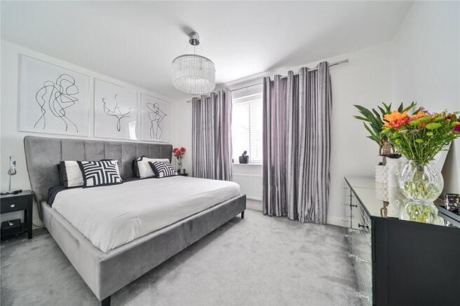 4 bed Detached for sale Image 11