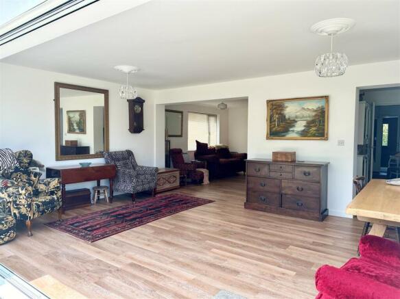 Dining Area.jpg