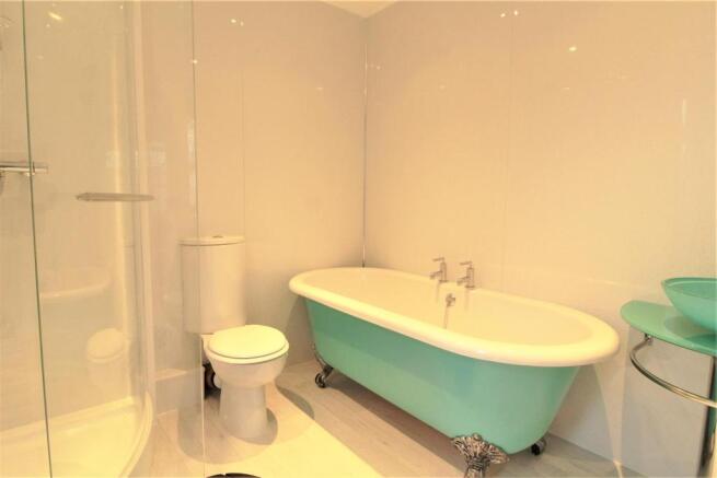 EN-SUITE TO MASTER BEDROOM