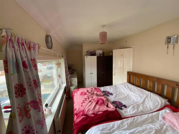 bedroom2.jpg